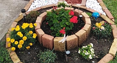 13 Fabulous Garden Decorating Ideas With Rocks And Stones